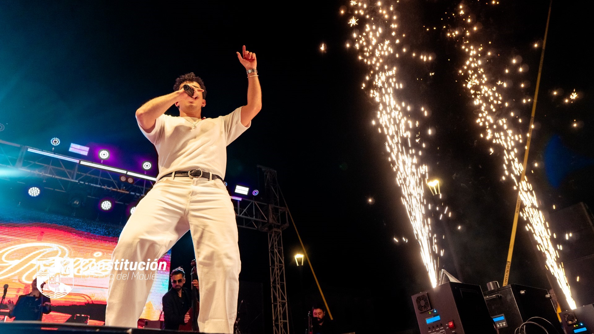 CELEBRACIÓN DEL AMOR EN CONSTITUCIÓN: NICO RUIZ SE PRESENTÓ SIENDO UN DE ÉXITO ROTUNDO CON MASIVO PÚBLICO