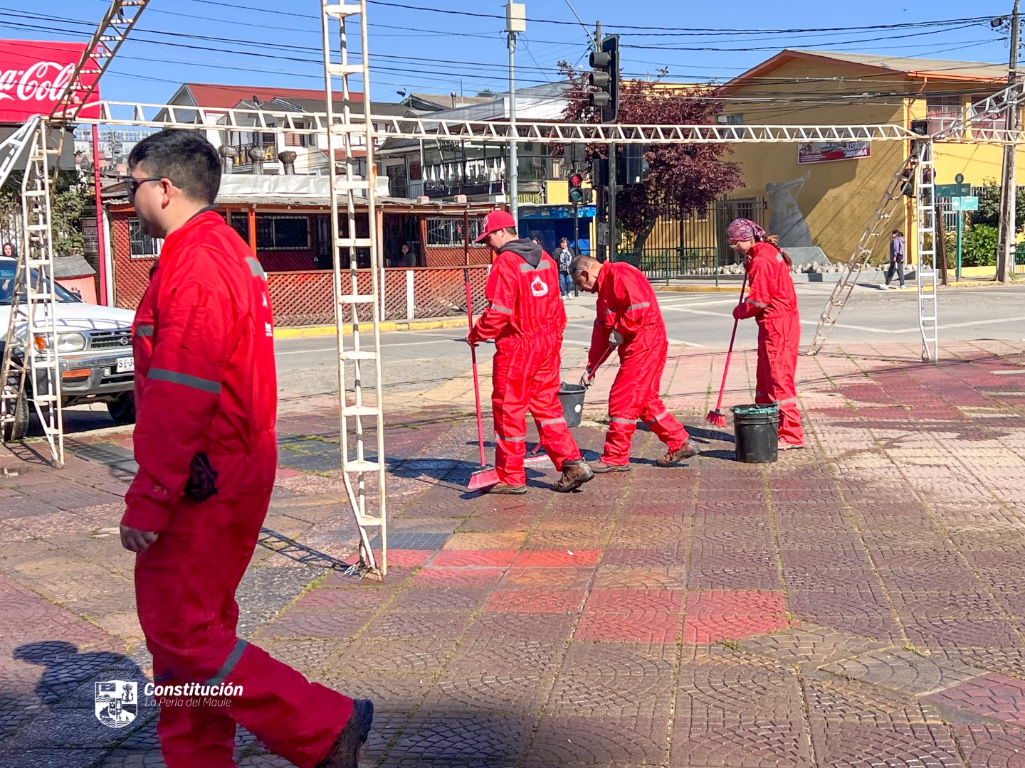 COLABORACIÓN DE SERVICIOS INDUSTRIALES AFC CON LIMPIEZA EN PLAZA DE ARMAS DE CONSTITUCIÓN