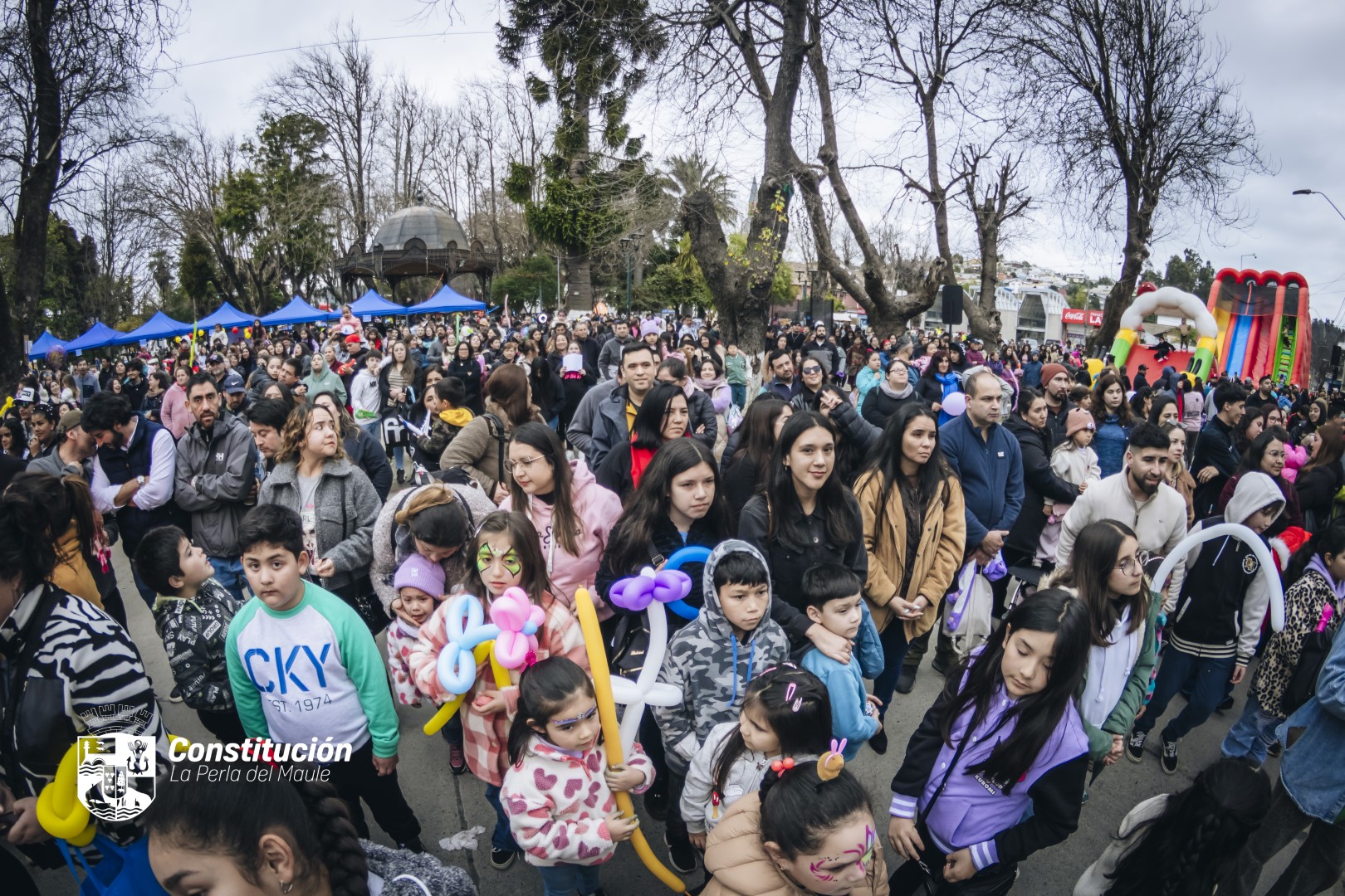CON MASIVA ASISTENCIA SE CELEBRÓ EL DÍA DE LA NIÑEZ EN PLAZA DE ARMAS DE CONSTITUCIÓN: UN ENCUENTRO GRATUITO PARA TODAS LAS FAMILIAS