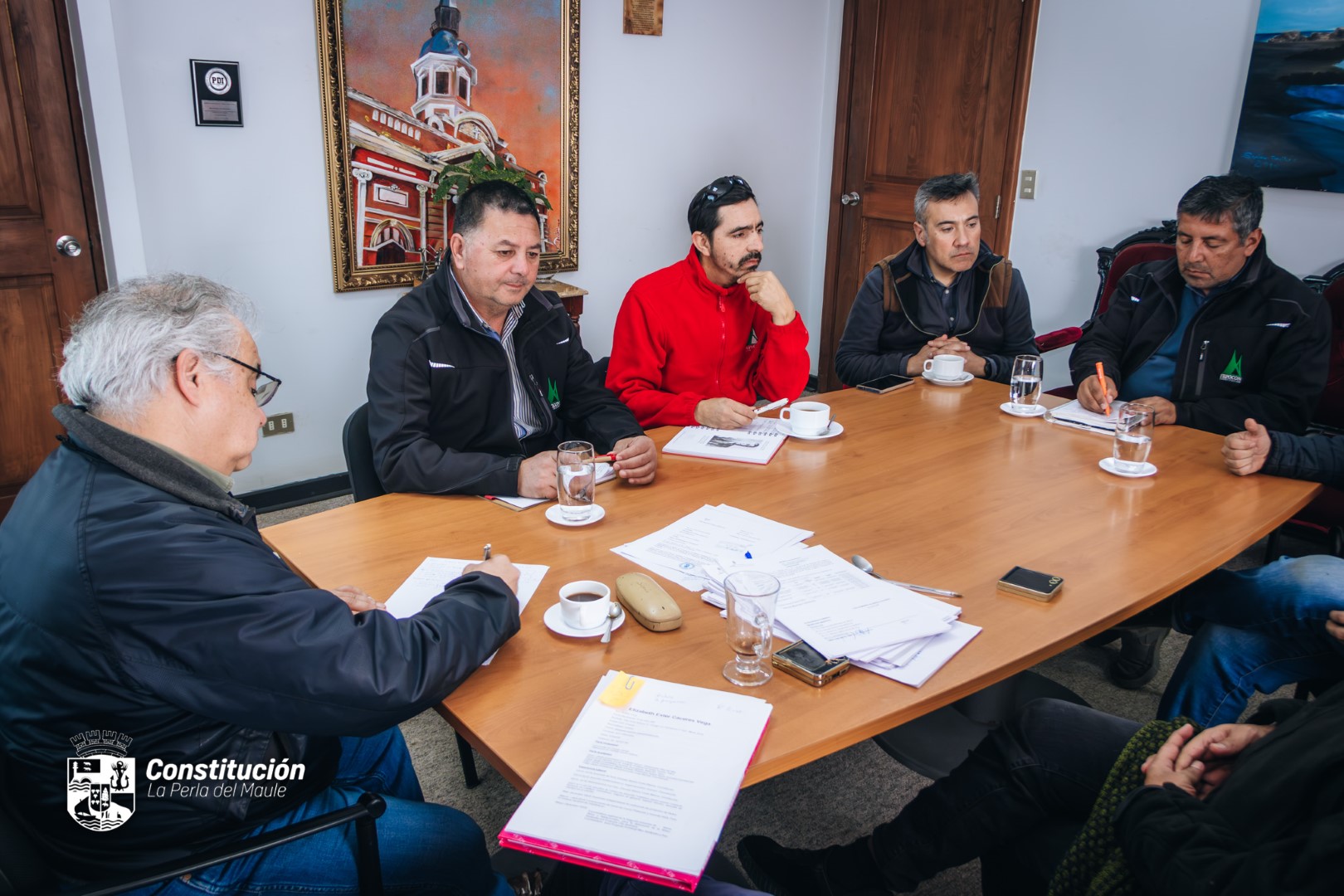 MUNICIPALIDAD DE CONSTITUCIÓN ENCABEZA MESA DE TRABAJO CON CORMA Y FEFOCON PARA ENFRENTAR DESAFÍOS LABORALES Y SOCIALES DE LA COMUNA.