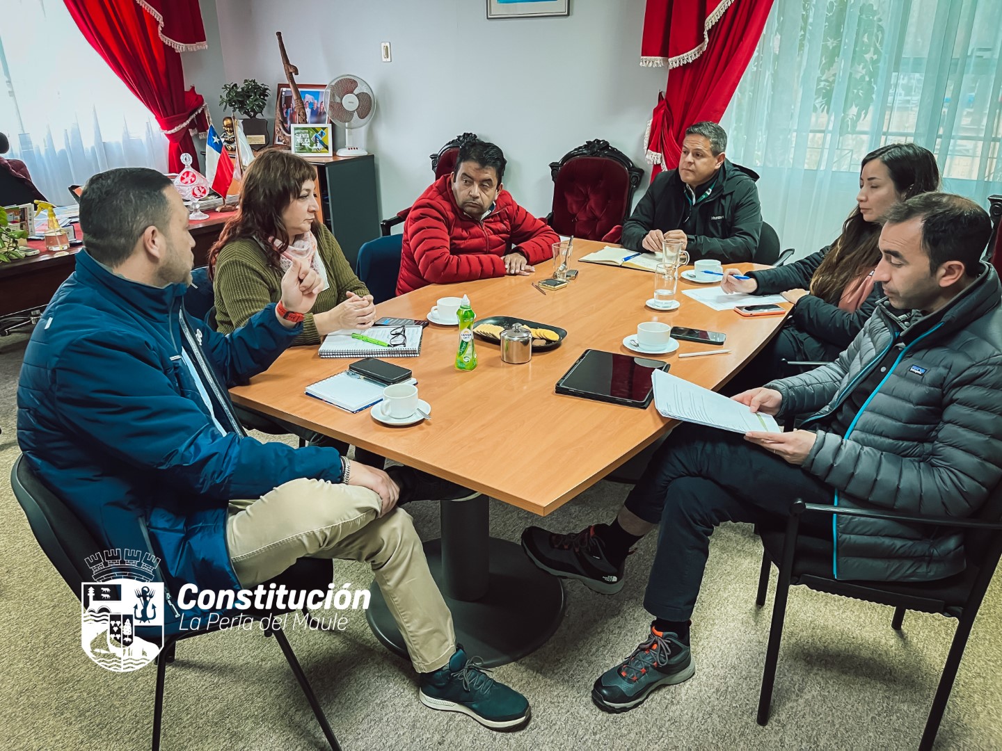 MUNICIPIO DE CONSTITUCIÓN Y CGE REFUERZAN COORDINACIÓN CON VECINOS PARA RESOLVER PROBLEMÁTICAS ELÉCTRICAS EN DIVERSOS SECTORES.