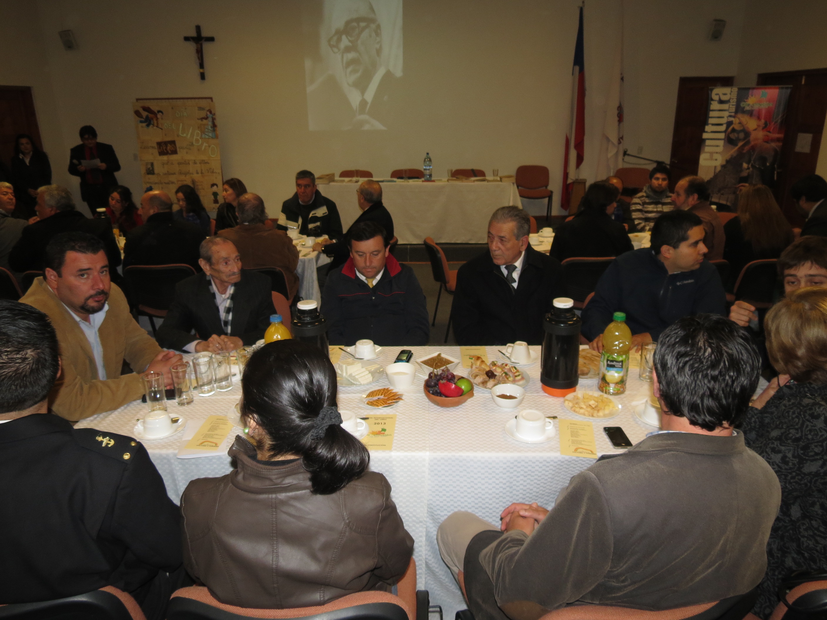 Con el lanzamiento del libro el poema de las tierras…