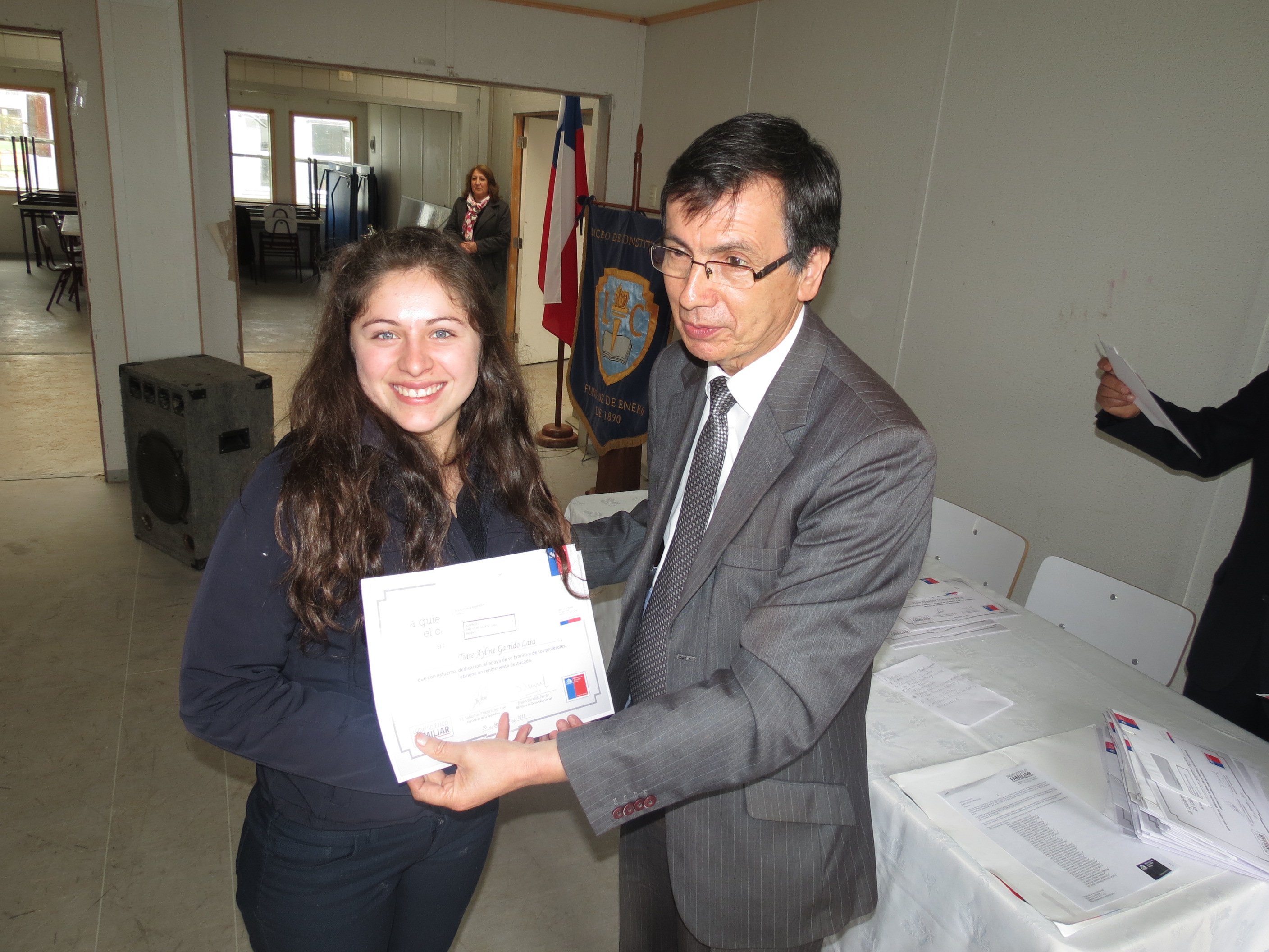 Estudiantes del Liceo de Constitución beneficiados con el bono al…