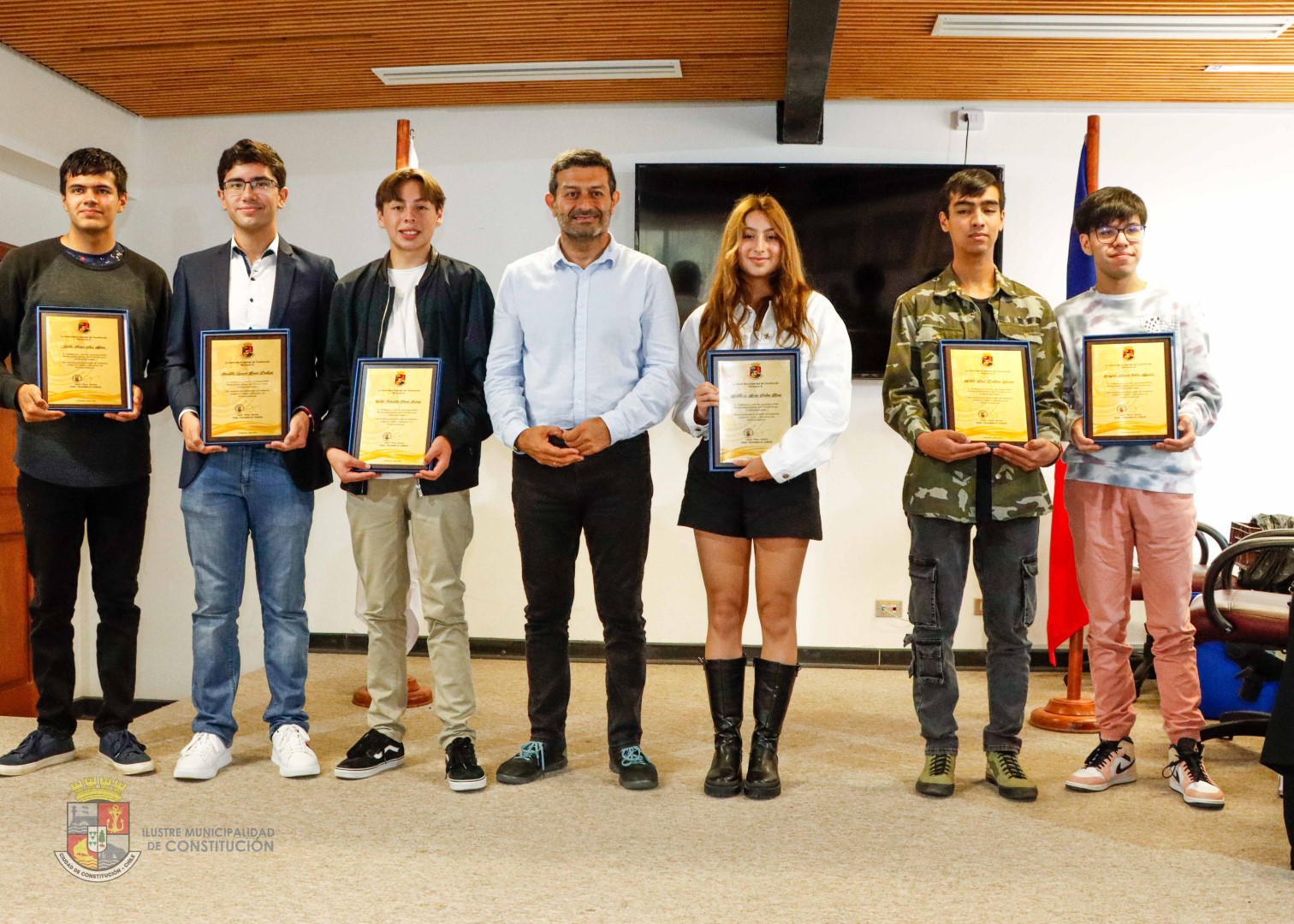 RECONOCIMIENTO COMUNAL PARA ALUMNOS DESTACADOS EN PRUEBA PAES
