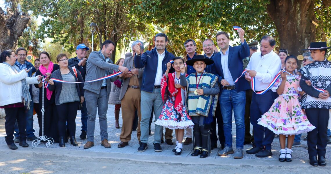 PUTÚ AVANZA: AUTORIDADES ENTREGAN OBRAS DE MEJORAMIENTO EN PLAZA PUTÚ DE CONSTITUCIÓN