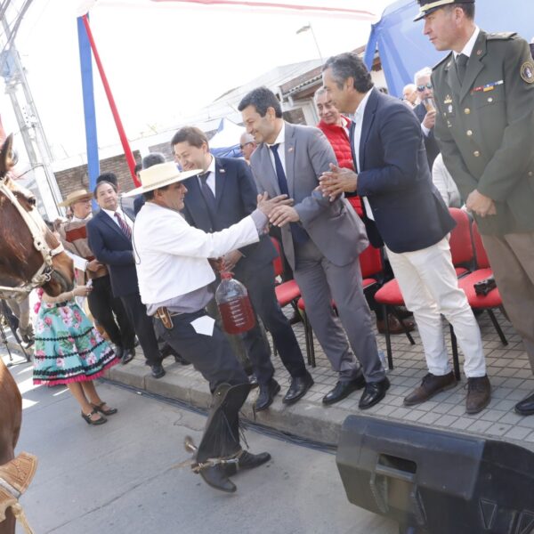 CONSTITUCIÓN FESTEJA LAS FIESTAS PATRIAS CON UN IMPONENTE DESFILE COMUNAL
