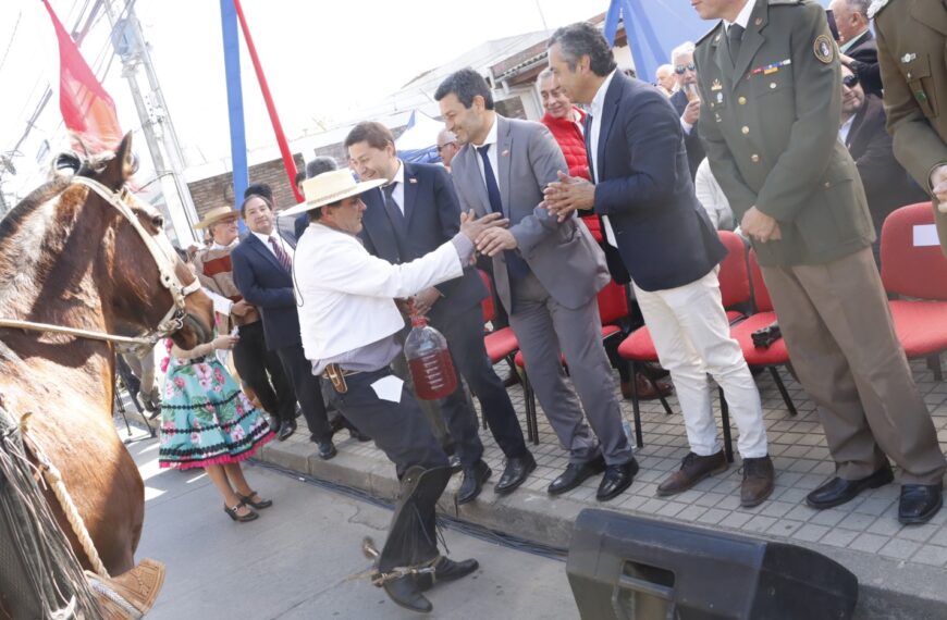 CONSTITUCIÓN FESTEJA LAS FIESTAS PATRIAS CON UN IMPONENTE DESFILE COMUNAL