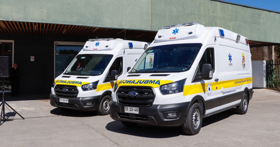 ENTREGA DE DOS NUEVAS AMBULANCIAS COMPLETAMENTE EQUIPADAS PARA MEJORAR LA ATENCIÓN PRIMARIA EN SALUD DE CONSTITUCIÓN.