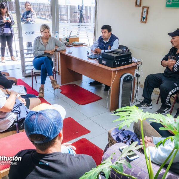 PRESENTAN OFICIALMENTE A KAREN ROCO ACEITUNO COMO LA NUEVA SECRETARIA…