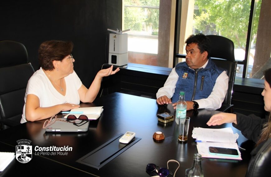 PRODUCTIVA REUNIÓN CON DIRECTORA REGIONAL DEL SERVIU EN CONSTITUCIÓN