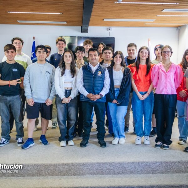 DESAYUNO DE RECONOCIMIENTO A LOS MEJORE PUNTAJES PAES DE CONSTITUCIÓN