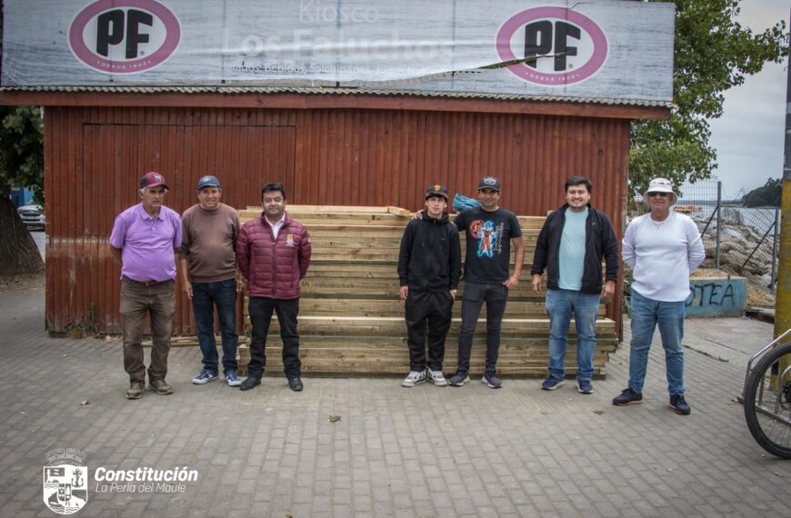 BOTEROS TURÍSTICOS RECIBEN DONACIÓN DE MADERA PARA MUELLES