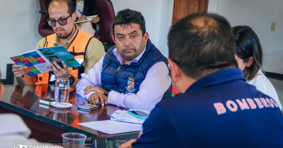 ALCALDE DE CONSTITUCIÓN CARLOS VALENZUELA GAJARDO FORMULÓ LLAMADO A LA COMUNIDAD “ADOPTAR MEDIDAS DE PREVENSIÓN POR ALTAS TEMPERATURAS QUE AFECTARÁN ZONA CENTRAL DE NUESTRO PAÍS”