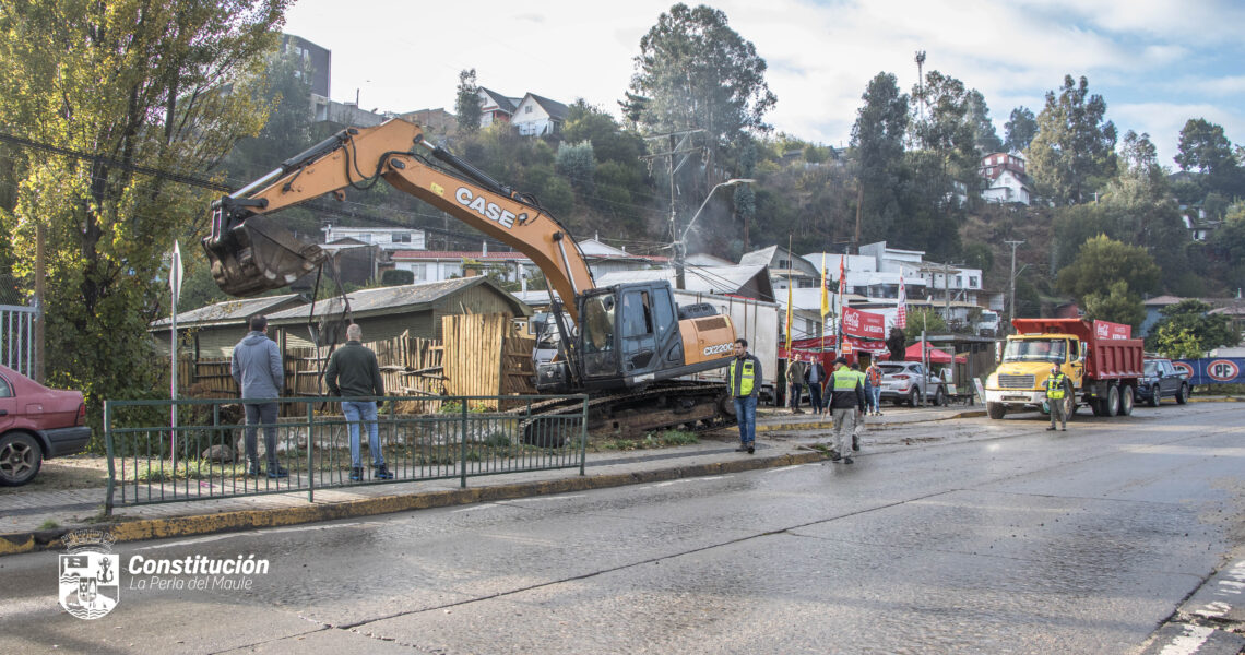 COMIENZA LA LIMPIEZA DE ESTEROS Y CANALES EN LA COMUNA COMO PARTE DEL PLAN DE PREPARACIÓN PARA EL INVIERNO 2025