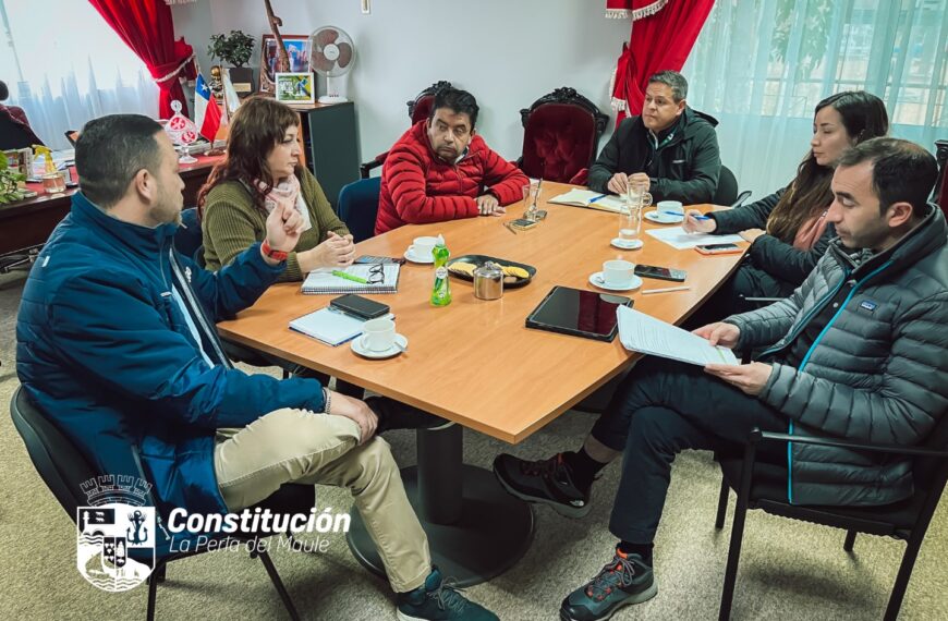 MUNICIPIO DE CONSTITUCIÓN Y CGE REFUERZAN COORDINACIÓN CON VECINOS PARA RESOLVER PROBLEMÁTICAS ELÉCTRICAS EN DIVERSOS SECTORES.