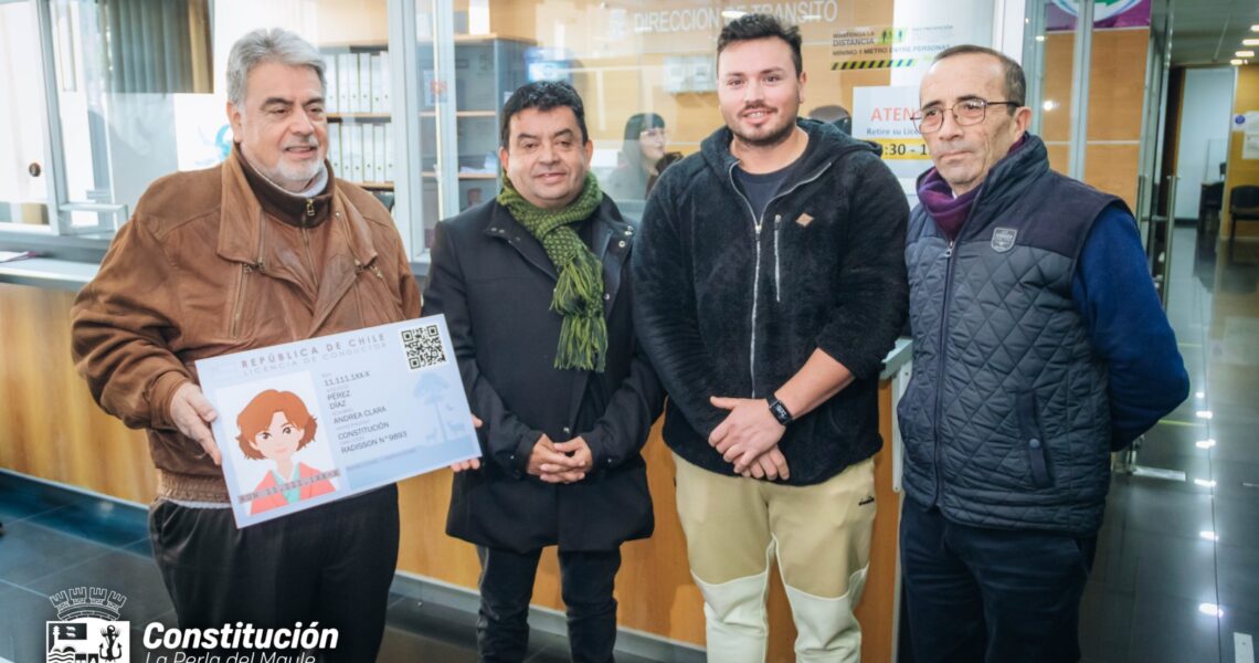 PRIMERA LICENCIA DE CONDUCIR DIGITAL EN CONSTITUCIÓN: HITO EN LA DIRECCIÓN DE TRÁNSITO MUNICIPAL