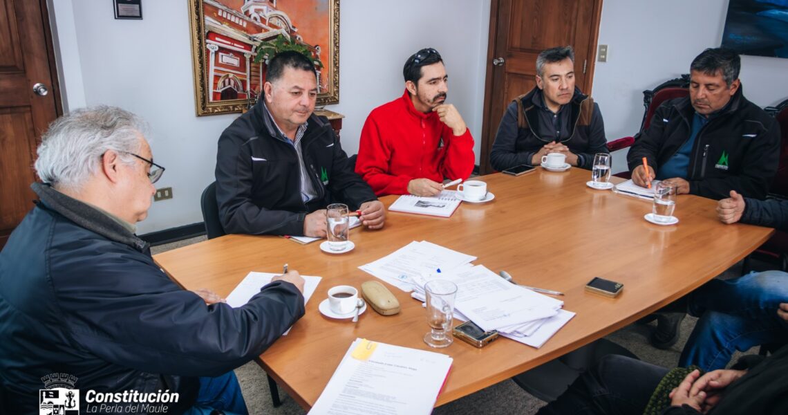 MUNICIPALIDAD DE CONSTITUCIÓN ENCABEZA MESA DE TRABAJO CON CORMA Y FEFOCON PARA ENFRENTAR DESAFÍOS LABORALES Y SOCIALES DE LA COMUNA.