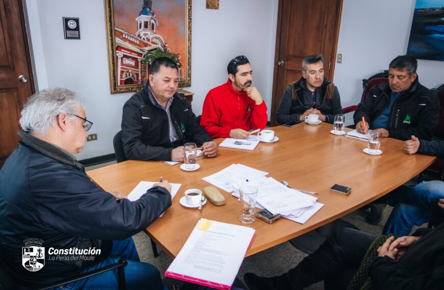 MUNICIPALIDAD DE CONSTITUCIÓN ENCABEZA MESA DE TRABAJO CON CORMA Y FEFOCON PARA ENFRENTAR DESAFÍOS LABORALES Y SOCIALES DE LA COMUNA.