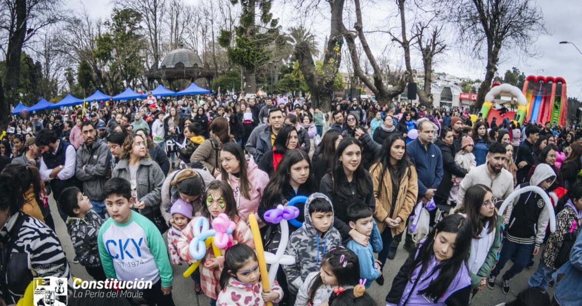 CON MASIVA ASISTENCIA SE CELEBRÓ EL DÍA DE LA NIÑEZ EN PLAZA DE ARMAS DE CONSTITUCIÓN: UN ENCUENTRO GRATUITO PARA TODAS LAS FAMILIAS
