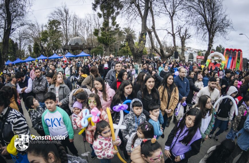 CON MASIVA ASISTENCIA SE CELEBRÓ EL DÍA DE LA NIÑEZ EN PLAZA DE ARMAS DE CONSTITUCIÓN: UN ENCUENTRO GRATUITO PARA TODAS LAS FAMILIAS