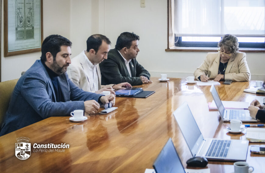 Alcalde de Constitución se reúne con Ministra de Obras Públicas para abordar mejoras en la Ruta L-30M.