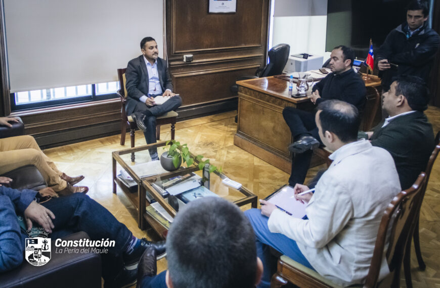 Alcalde de Constitución se reúne con Subsecretario de Bienes Nacionales para gestionar terrenos destinados a proyectos habitacionales y comunitarios.