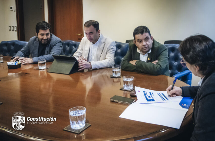 Alcalde de Constitución y Subsecretaría de Prevención del Delito coordinan acciones para fortalecer la seguridad en la comuna.