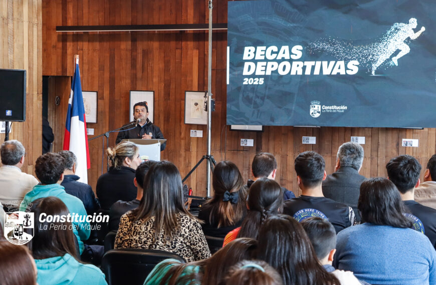 Municipalidad de Constitución entrega más de 21 millones de pesos en becas a deportistas destacados.