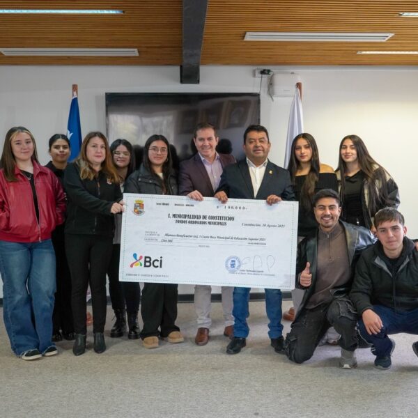 CEREMONIA SIMBÓLICA DE LA BECA DE EDUCACIÓN SUPERIOR 2025 EN…