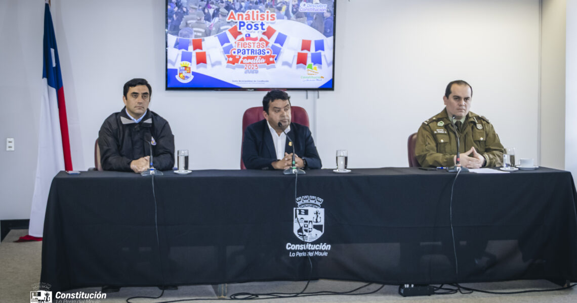 Alcalde de Constitución entregó reporte de Fiestas Patrias desde la Seguridad, junto a Mayor de Carabineros