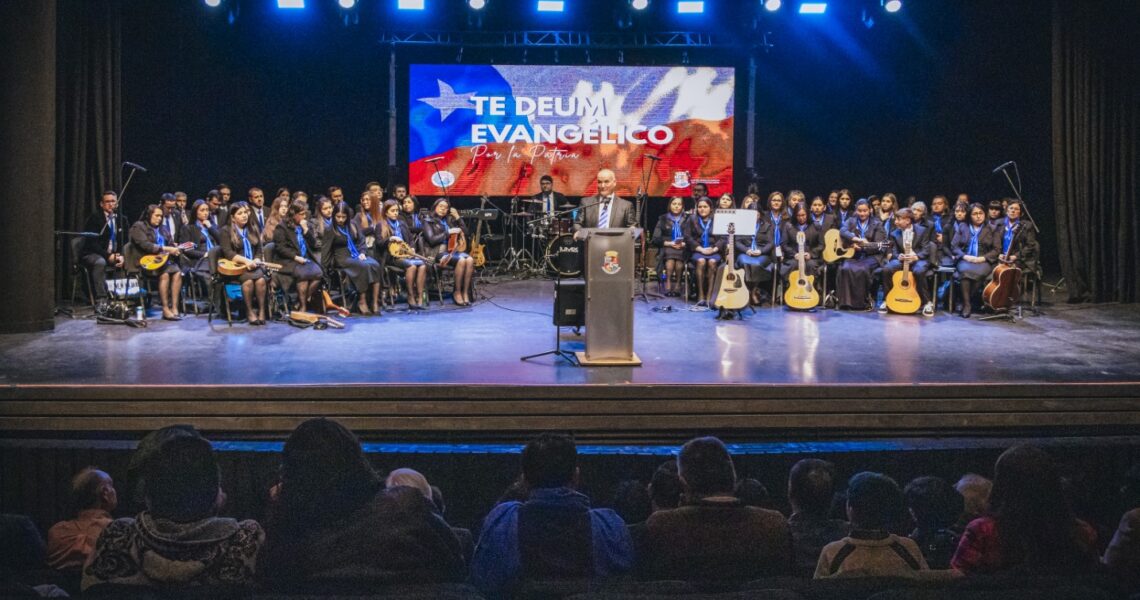 CONSTITUCIÓN CELEBRÓ EL TEDEUM EVANGÉLICO POR LA PATRIA EN EL TEATRO MUNICIPAL.