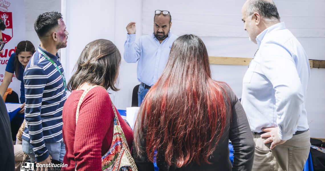 EXITOSA FERIA LABORAL 2025 EN CONSTITUCIÓN CONECTÓ A LA COMUNIDAD CON EMPRESAS Y SERVICIOS.