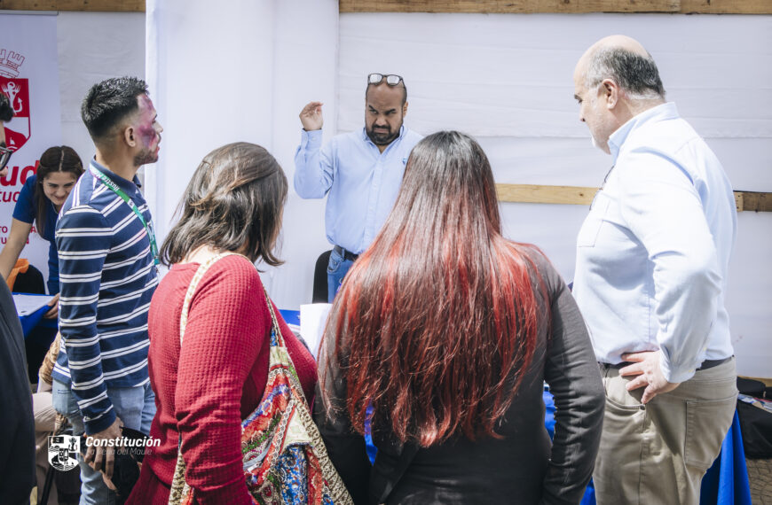 EXITOSA FERIA LABORAL 2025 EN CONSTITUCIÓN CONECTÓ A LA COMUNIDAD CON EMPRESAS Y SERVICIOS.