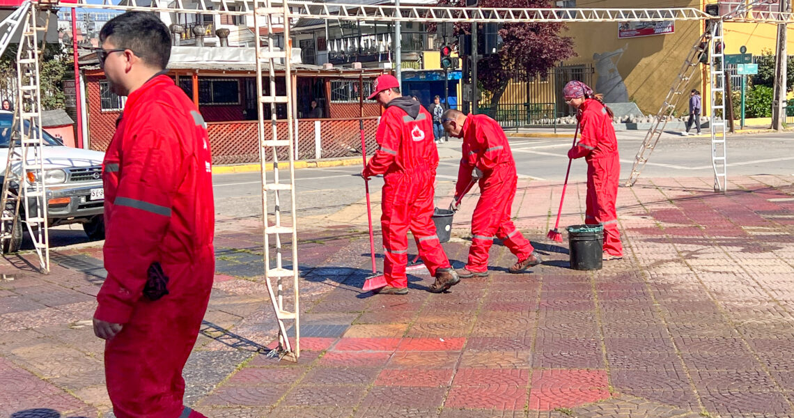 COLABORACIÓN DE SERVICIOS INDUSTRIALES AFC CON LIMPIEZA EN PLAZA DE ARMAS DE CONSTITUCIÓN