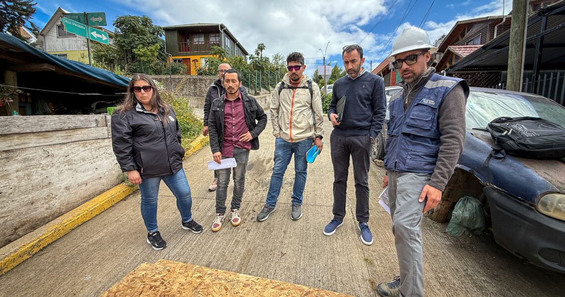 ENTREGA DE TERRENO PARA INICIAR OBRA DE PAVIMENTACIÓN PARTICIPATIVA EN CALLE OÑEDERRA, ENTRE PINTO Y RENGIFO: UNA GRAN MEJORA EN EL ACCESO A CERRO O’HIGGINS.