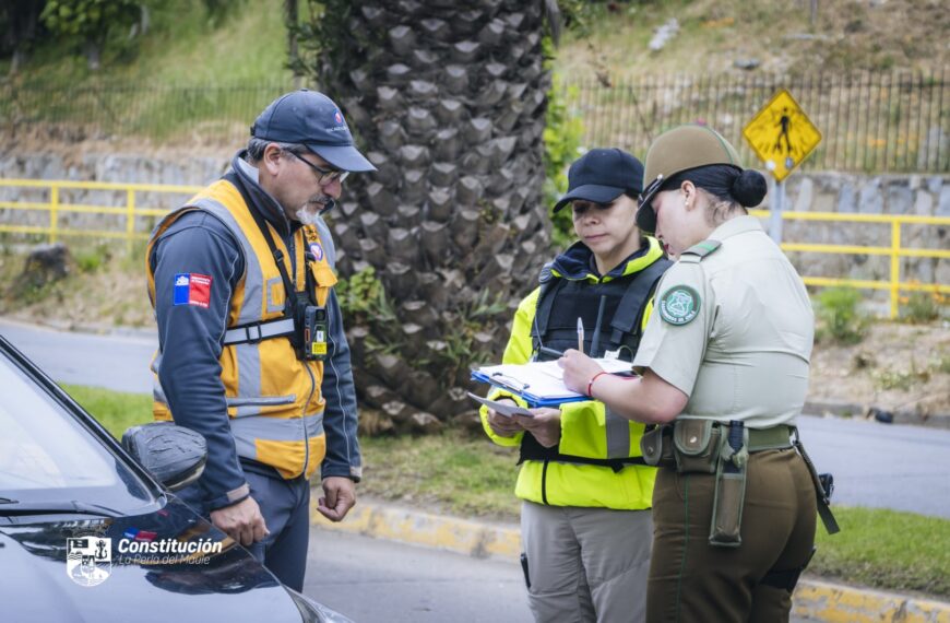 MUNICIPALIDAD DE CONSTITUCIÓN Y CARABINEROS DE CHILE REFUERZAN FISCALIZACIÓN VEHICULAR CON OPERATIVO CONJUNTO EN DISTINTOS PUNTOS DE CONSTITUCIÓN