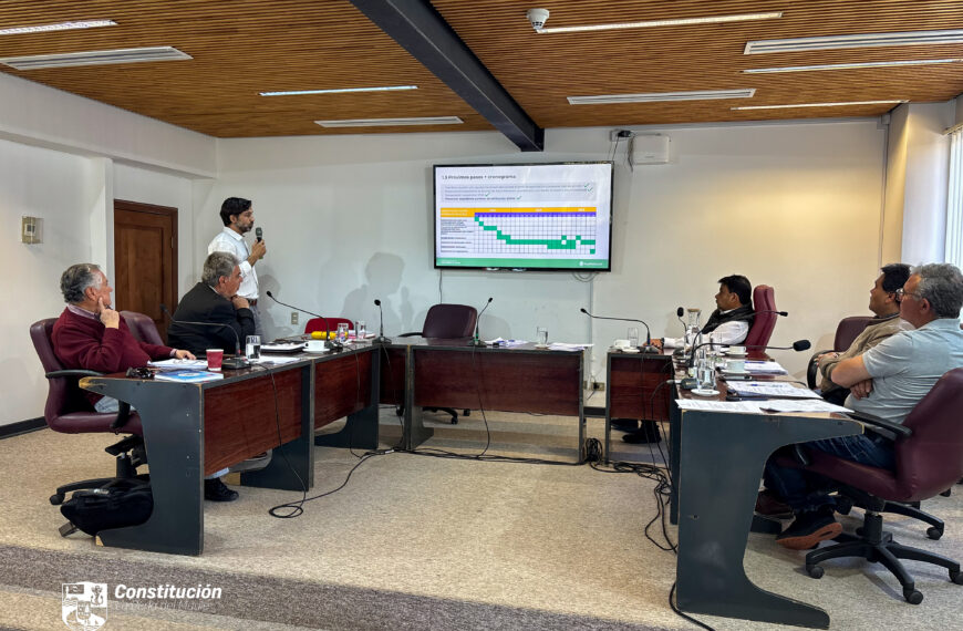  MUNICIPALIDAD DE CONSTITUCIÓN EXIGE RESPUESTAS A FUNDACIÓN HUELLA LOCAL POR RETRASOS EN PROYECTOS EMBLEMÁTICOS COMPROMETIDOS PARA LA COMUNA: ALCALDE DA ULTIMÁTUM