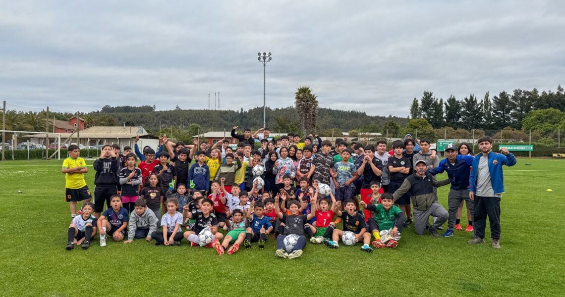 ÉXITO EN LA ENTREGA DE IMPLEMENTOS PARA LA ESCUELA DE FÚTBOL MUNICIPAL DE PUTÚ: BALONES Y VESTIMENTA PARA LOS PEQUEÑOS DEPORTISTAS