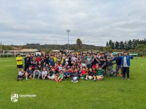 ÉXITO EN LA ENTREGA DE IMPLEMENTOS PARA LA ESCUELA DE FÚTBOL MUNICIPAL DE PUTÚ: BALONES Y VESTIMENTA PARA LOS PEQUEÑOS DEPORTISTAS