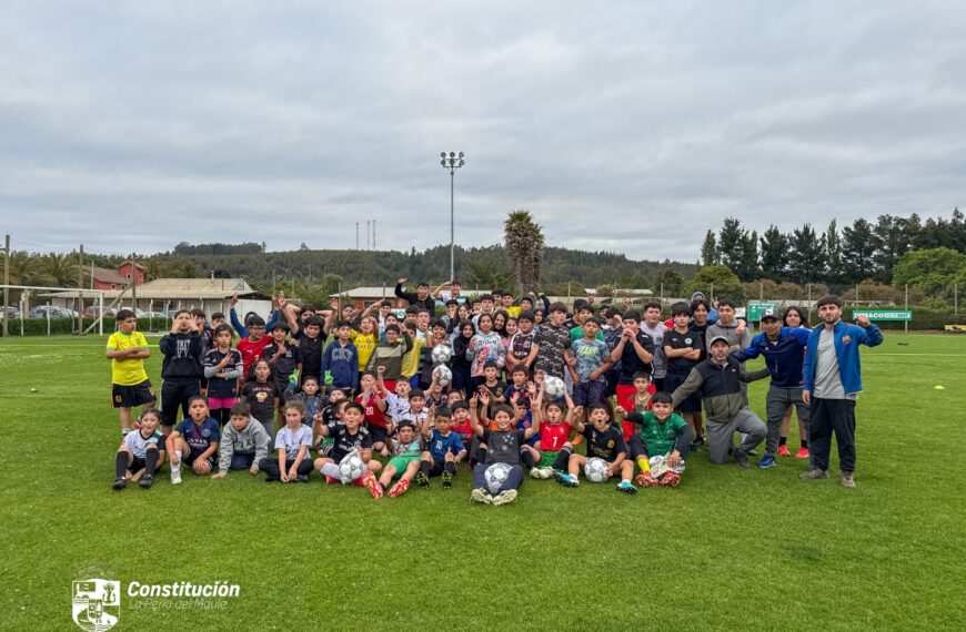 ÉXITO EN LA ENTREGA DE IMPLEMENTOS PARA LA ESCUELA DE FÚTBOL MUNICIPAL DE PUTÚ: BALONES Y VESTIMENTA PARA LOS PEQUEÑOS DEPORTISTAS