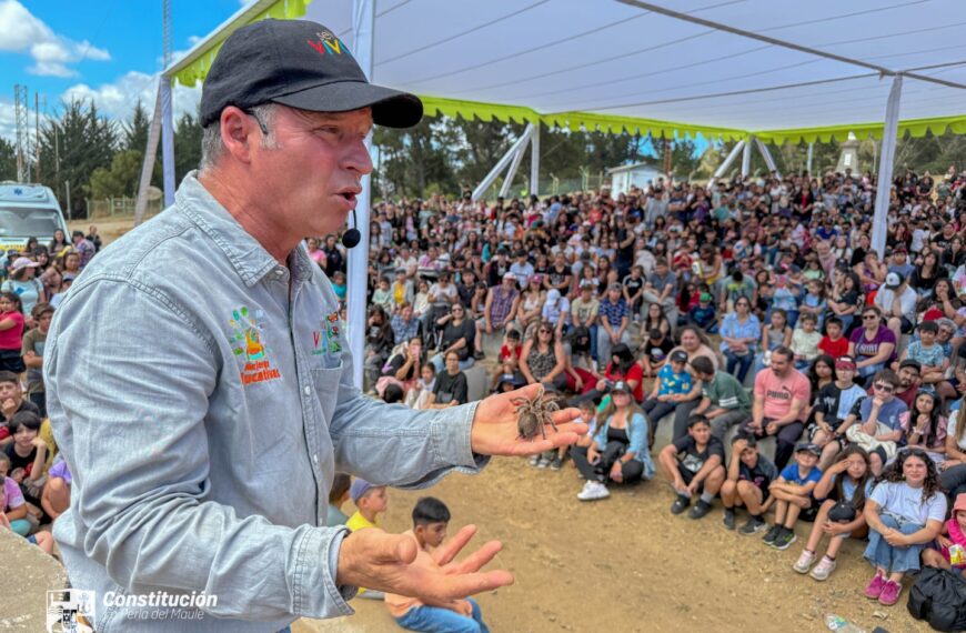 SELVA VIVA ENCANTÓ A FAMILIAS DE CONSTITUCIÓN: MÁS DE 4.000 ASISTENTES DISFRUTARON DE ESPECIES EXÓTICAS Y APRENDIERON DE ESTAS CON EL BICHÓLOGO ALFREDO UGARTE