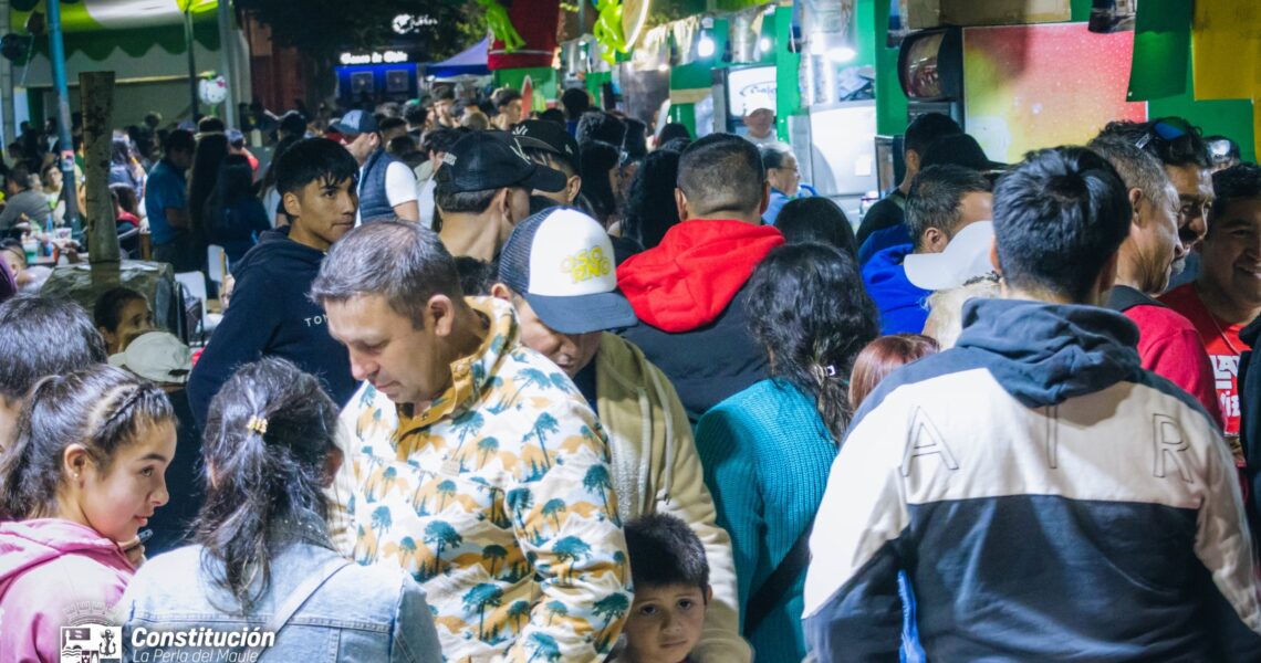 MÁS DE 1.200 PERSONAS DISFRUTARON LA NOCHE FINAL DE LA FIESTA GASTRONÓMICA VERANO 2026 ENCONSTITUCIÓN: EVENTO QUE SE EXTENDIÓ DURANTE EL FIN DE SEMANA CONCLUYÓ ESTE DOMINGO CONLA PRESENTACIÓN DEL LLANERO DE ÑUBLE