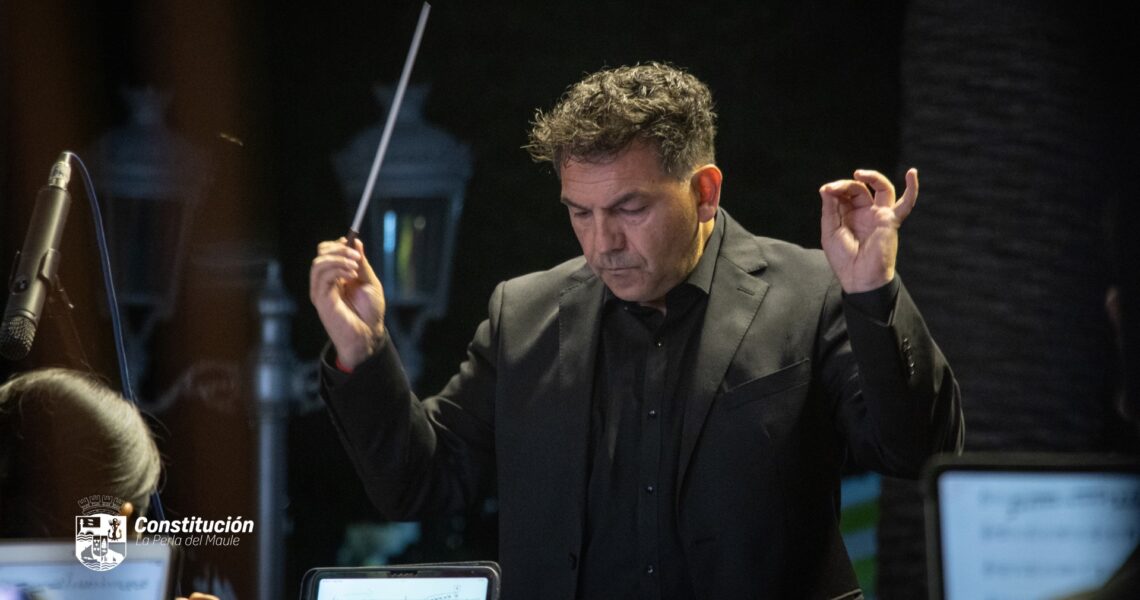 CONSTITUCIÓN FUE EL PUNTO DE PARTIDA DE LA GIRA NACIONAL DE LA BANDA SINFÓNICA DE LA PDI: CON GRAN MARCO DE PÚBLICO SE DISFRUTARON PIEZAS MUSICALES DE PELÍCULAS Y POPULARES.