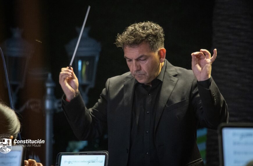 CONSTITUCIÓN FUE EL PUNTO DE PARTIDA DE LA GIRA NACIONAL DE LA BANDA SINFÓNICA DE LA PDI: CON GRAN MARCO DE PÚBLICO SE DISFRUTARON PIEZAS MUSICALES DE PELÍCULAS Y POPULARES.