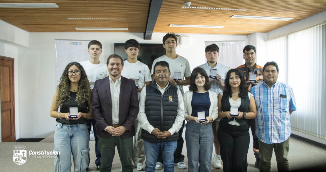 ALCALDE DE CONSTITUCIÓN Y CONCEJALES RECONOCEN PUNTAJES NACIONALES PAES DE LA COMUNA Y CELEBRAN EL TALENTO QUE PROYECTAN AL FUTURO: 10 JÓVENES LOGRARON DESTACAR EN LA PRUEBA DE ACCESO A LA EDUCACIÓN SUPERIOR 2026