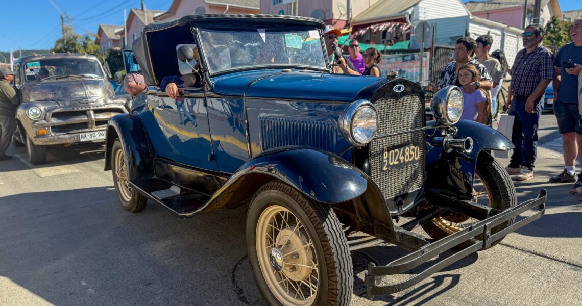 GRAN ÉXITO CON EXPO RAID DE VEHÍCULOS ANTIGUOS EN CONSTITUCIÓN: MÁS DE 300 EJEMPLARES LLEGARON A LA PERLA DEL MAULE CON EL MENSAJE “NO MÁS INCENDIOS FORESTALES”