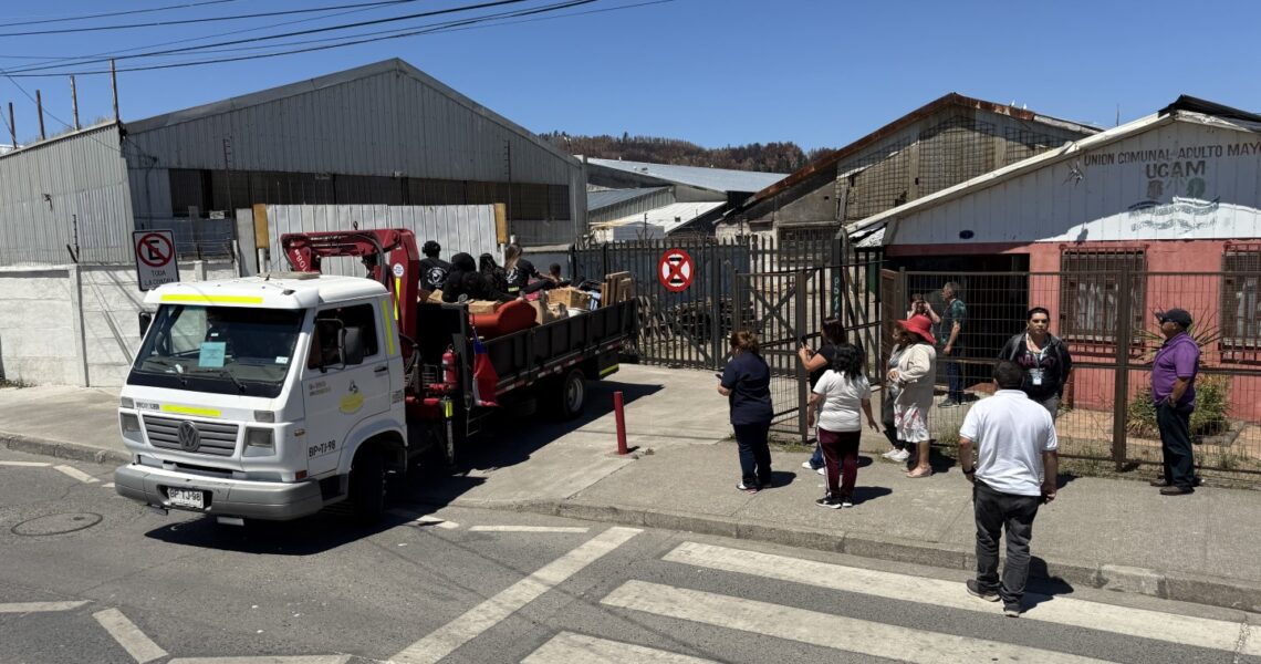 CAMPAÑA SOLIDARIA «CONSTITUCIÓN DEVUELVE LA MANO» ENTREGO AYUDA A VECINOS DAMNIFICADOS EN PENCO