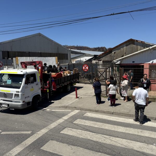 CAMPAÑA SOLIDARIA «CONSTITUCIÓN DEVUELVE LA MANO» ENTREGO AYUDA A VECINOS&hellip;