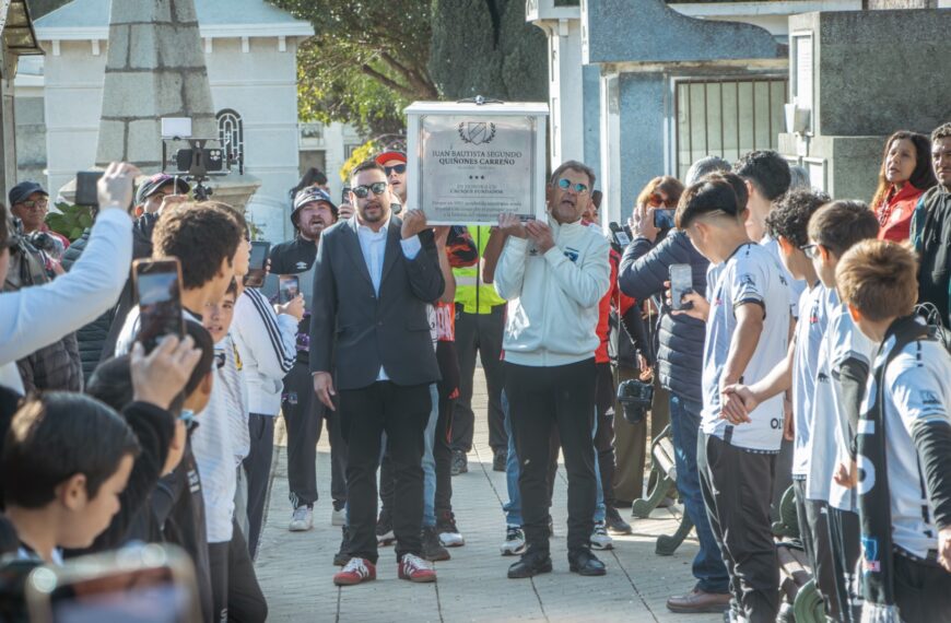 “VÁMONOS QUIÑONES”: ANIBAL MOSA PRESIDENTE ACTUAL DE COLO-COLO LLEGÓ HASTA CONSTITUCIÓN A LA EXHUMACIÓN DEL CUERPO DE JUAN QUIÑONES CARREÑO.