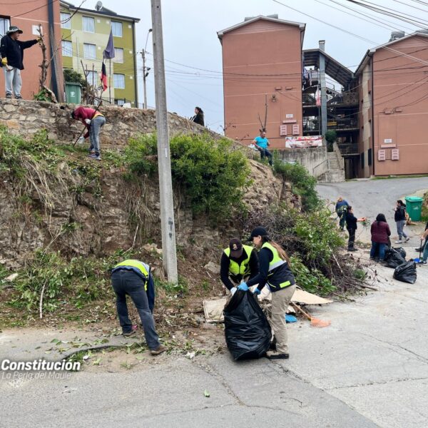 MUNICIPIO Y VECINOS DE BICENTENARIO REALIZAN EXITOSO OPERATIVO DE LIMPIEZA&hellip;
